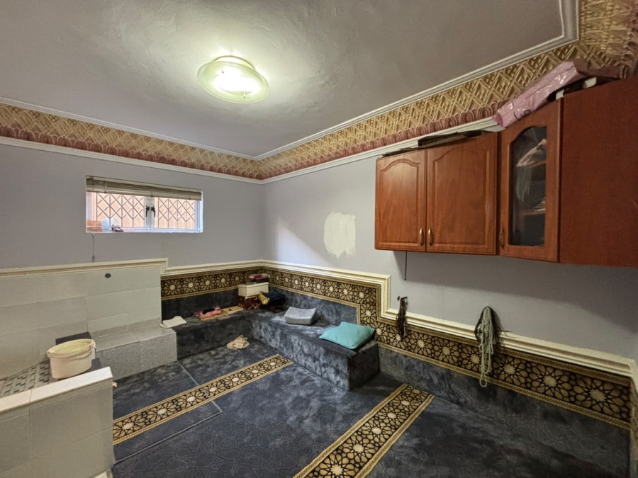 To Let 5 Bedroom Property for Rent in Sherwood KwaZulu-Natal