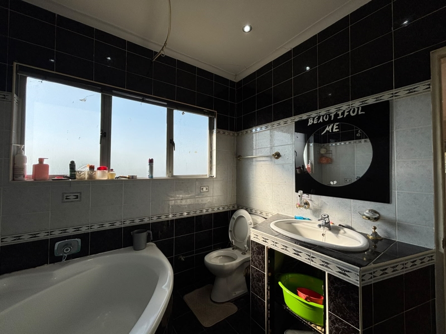 To Let 5 Bedroom Property for Rent in Sherwood KwaZulu-Natal