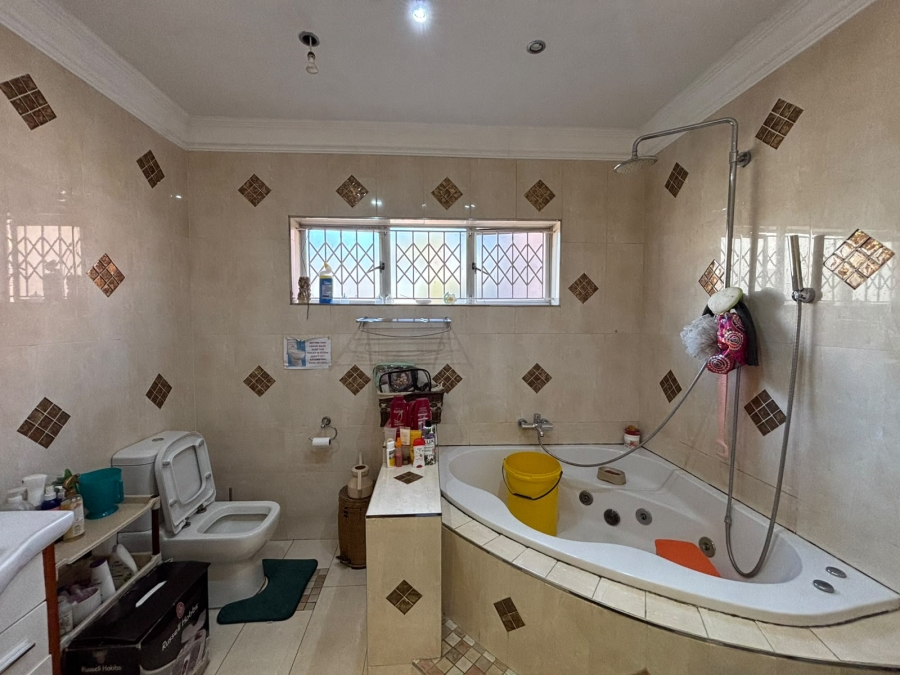 To Let 5 Bedroom Property for Rent in Sherwood KwaZulu-Natal