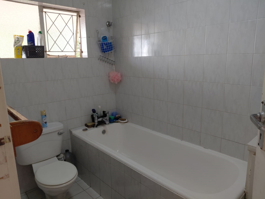 1 Bedroom Property for Sale in Westridge KwaZulu-Natal