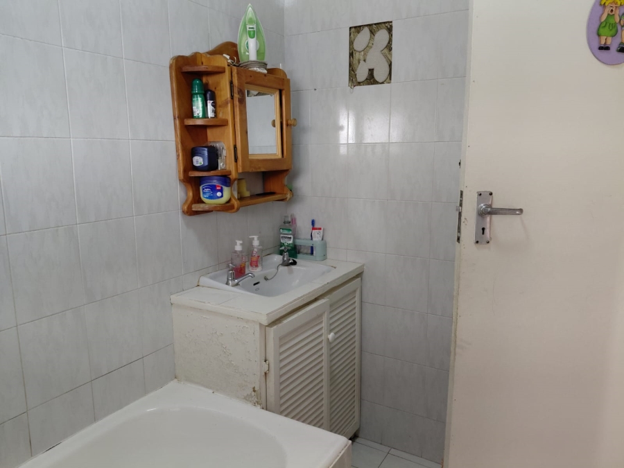 1 Bedroom Property for Sale in Westridge KwaZulu-Natal