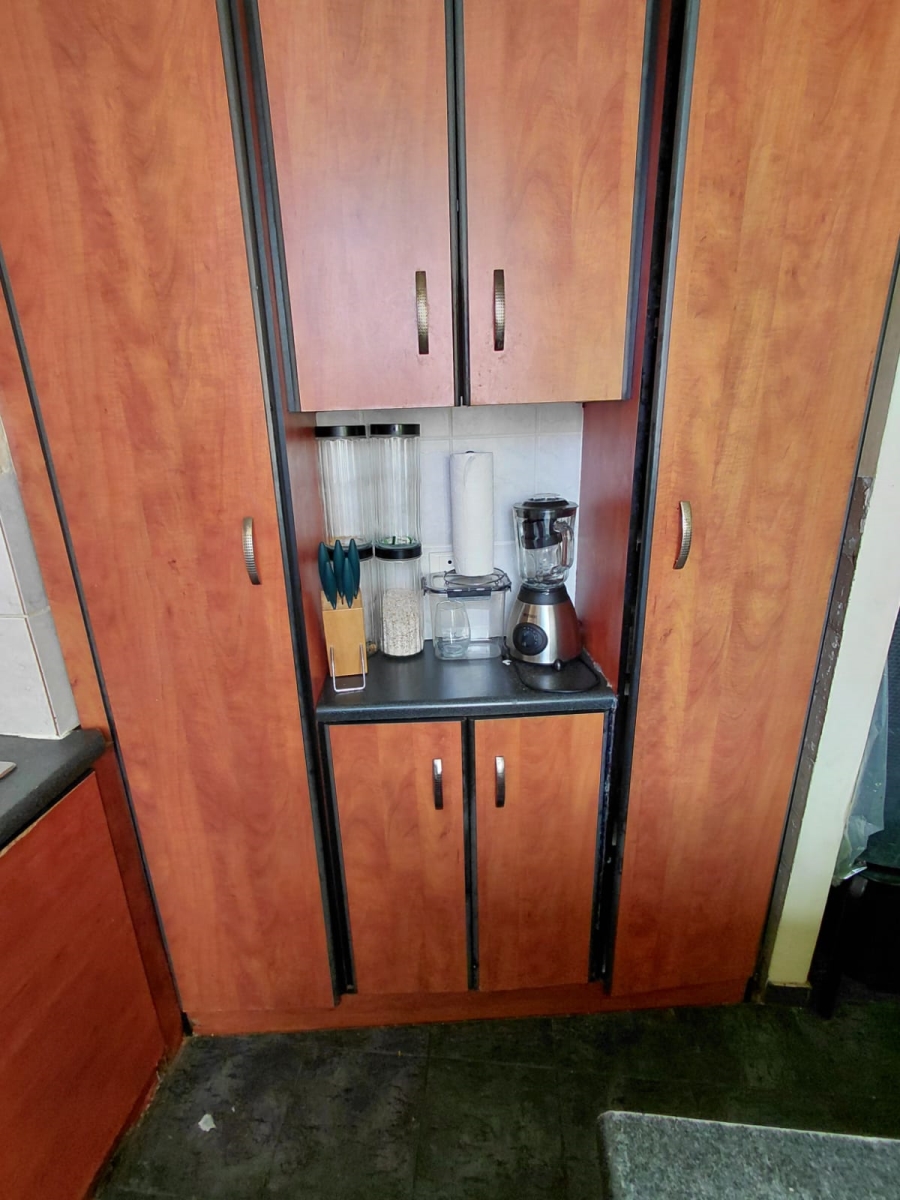 2 Bedroom Property for Sale in Essenwood KwaZulu-Natal