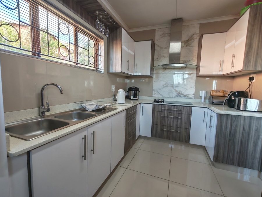 4 Bedroom Property for Sale in Burlington Heights KwaZulu-Natal