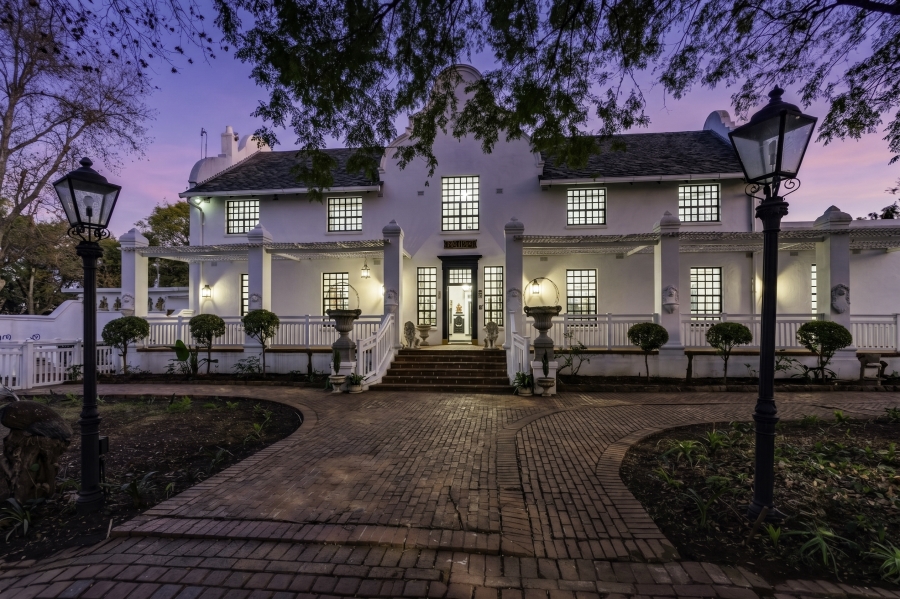 9 Bedroom Property for Sale in Cowies Hill KwaZulu-Natal