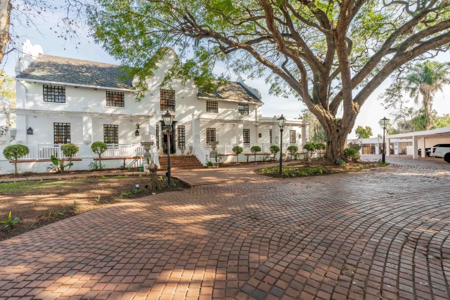9 Bedroom Property for Sale in Cowies Hill KwaZulu-Natal