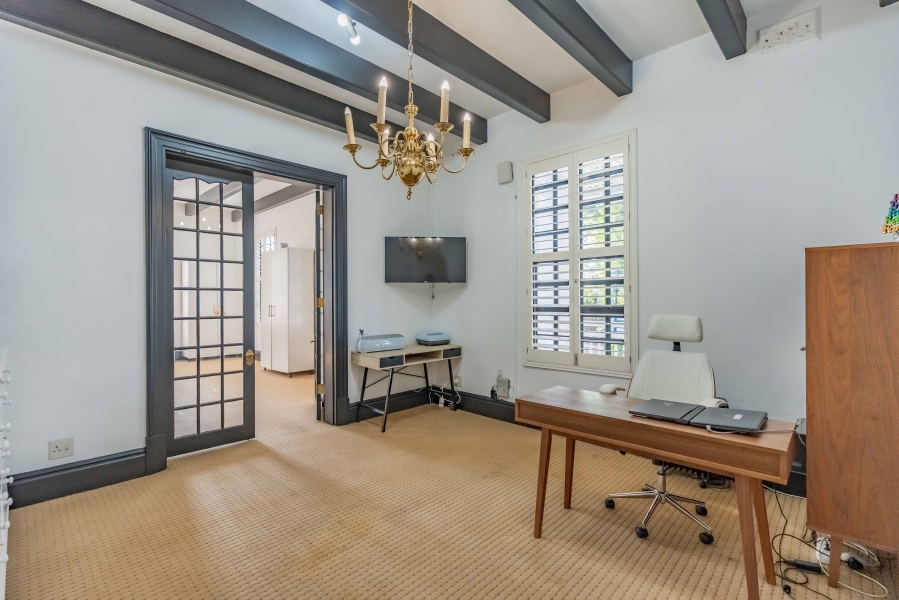 9 Bedroom Property for Sale in Cowies Hill KwaZulu-Natal