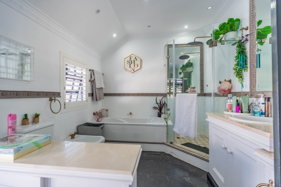 9 Bedroom Property for Sale in Cowies Hill KwaZulu-Natal