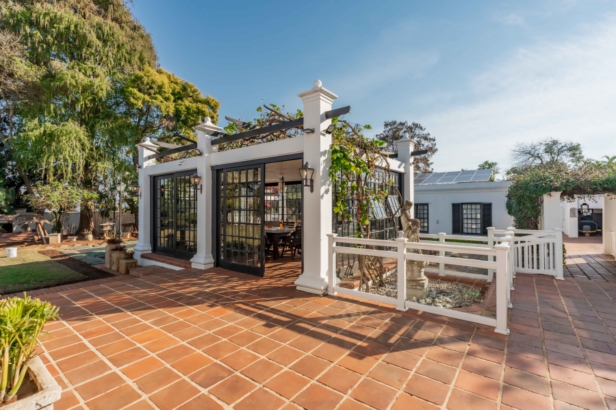 9 Bedroom Property for Sale in Cowies Hill KwaZulu-Natal