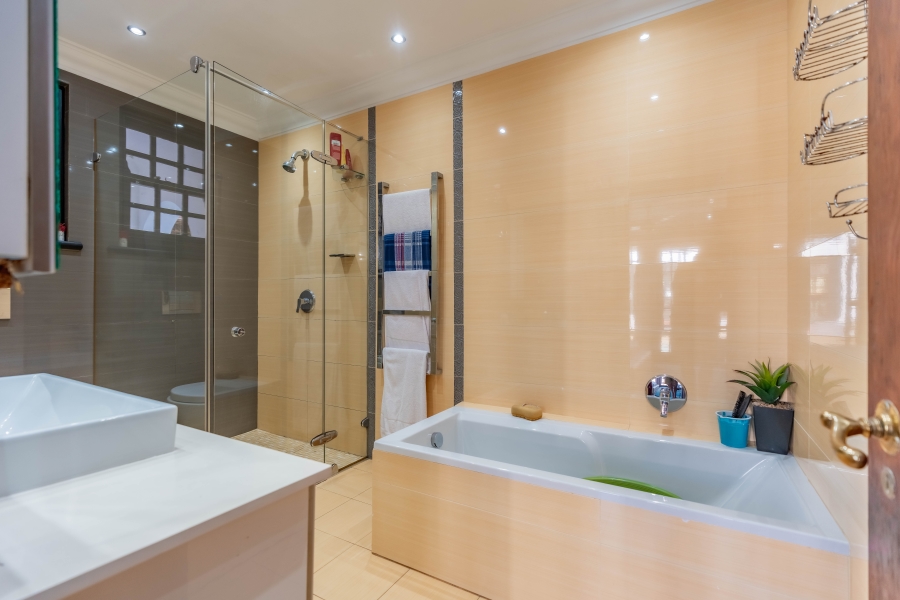 9 Bedroom Property for Sale in Cowies Hill KwaZulu-Natal