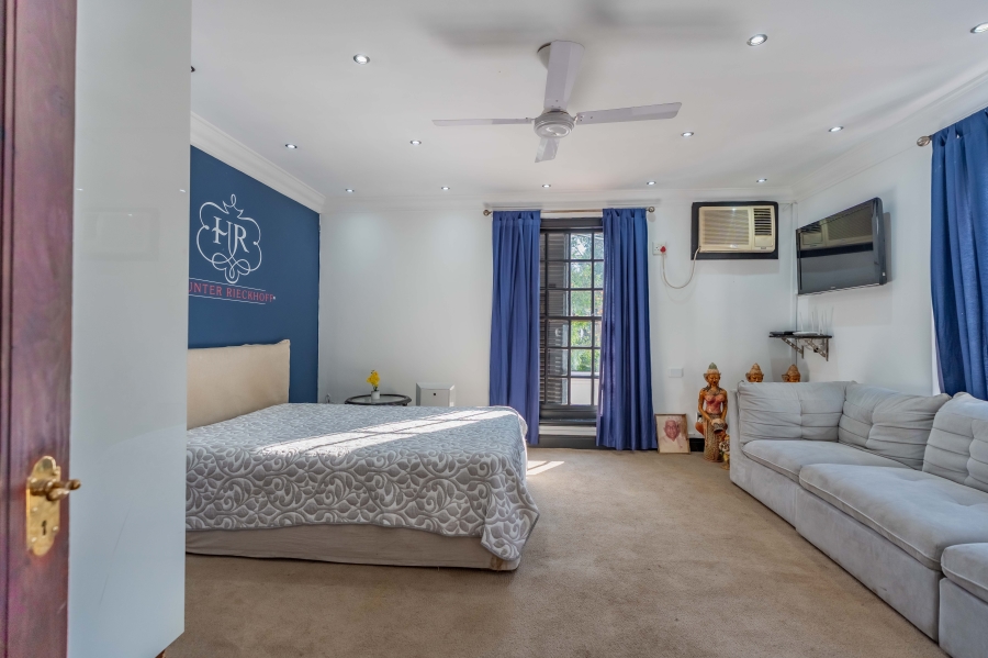 9 Bedroom Property for Sale in Cowies Hill KwaZulu-Natal