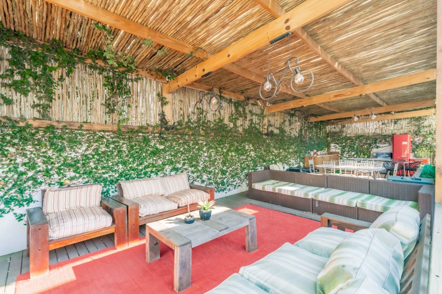 9 Bedroom Property for Sale in Cowies Hill KwaZulu-Natal