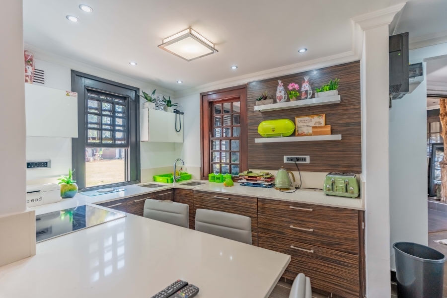 9 Bedroom Property for Sale in Cowies Hill KwaZulu-Natal