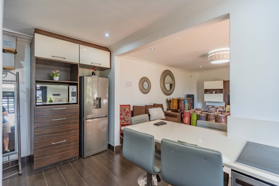 9 Bedroom Property for Sale in Cowies Hill KwaZulu-Natal