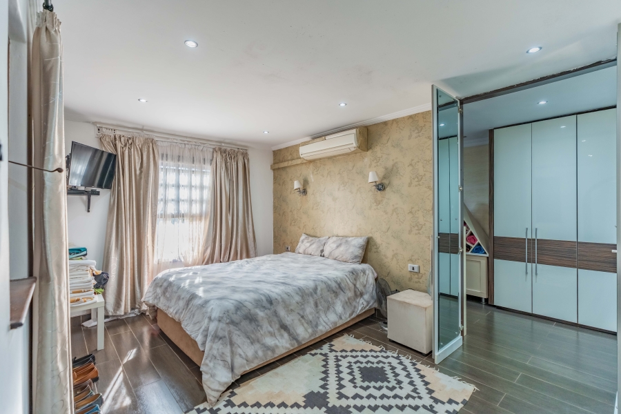9 Bedroom Property for Sale in Cowies Hill KwaZulu-Natal