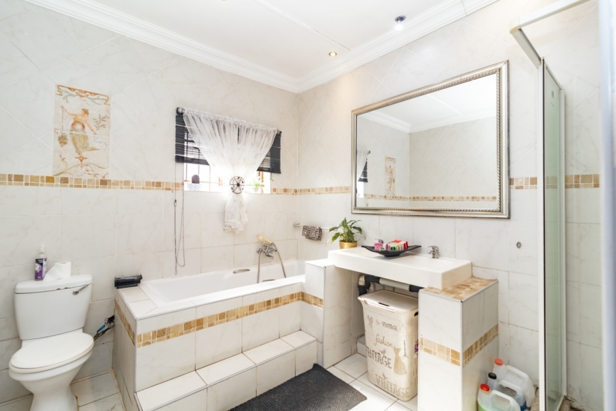 5 Bedroom Property for Sale in Grosvenor KwaZulu-Natal