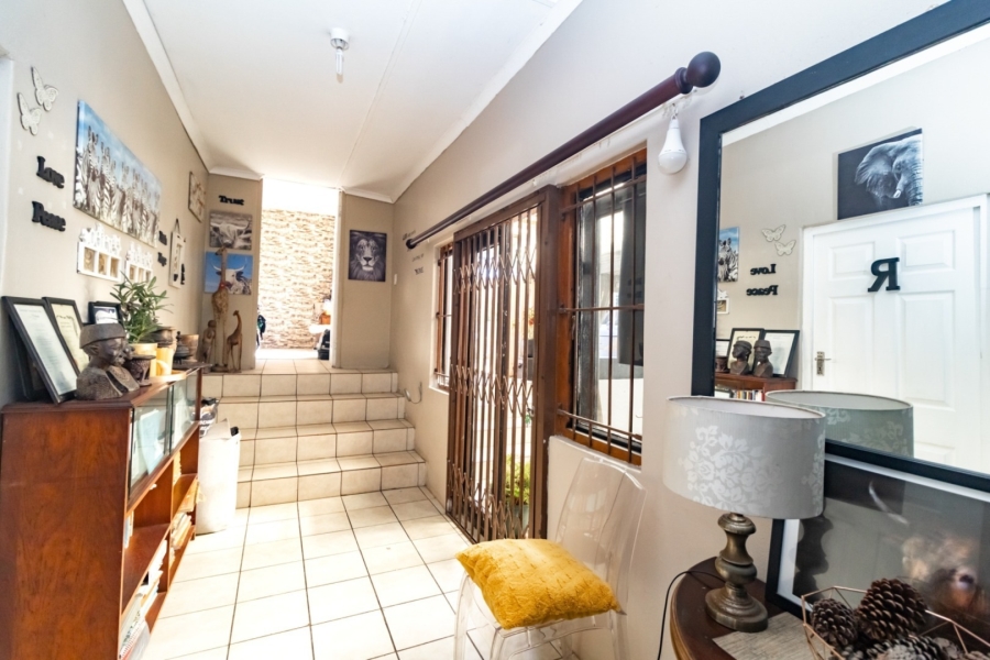 5 Bedroom Property for Sale in Grosvenor KwaZulu-Natal