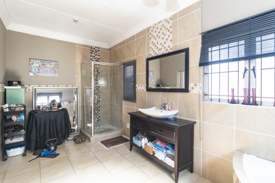 5 Bedroom Property for Sale in Grosvenor KwaZulu-Natal