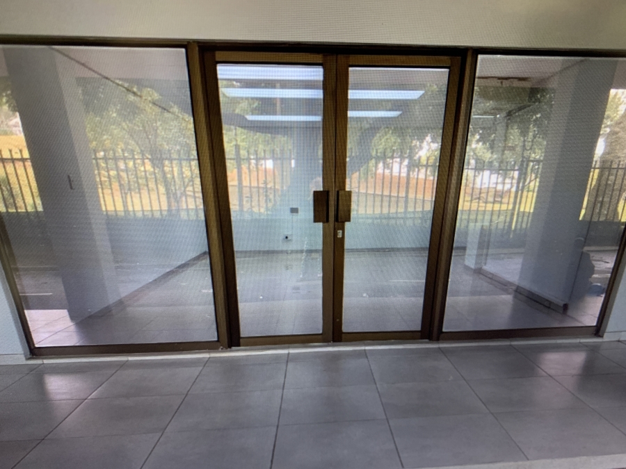 To Let Commercial Property for Rent in Sunningdale KwaZulu-Natal