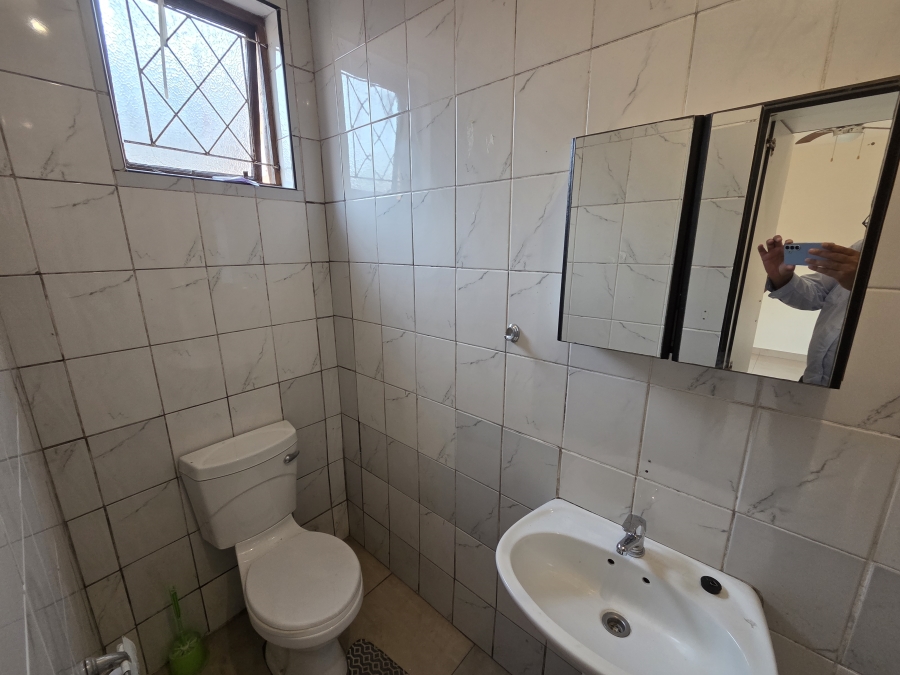 To Let 1 Bedroom Property for Rent in Bluff KwaZulu-Natal