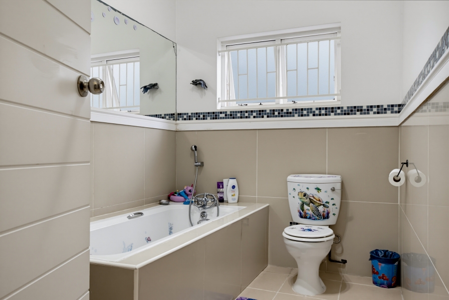 5 Bedroom Property for Sale in Deepdale KwaZulu-Natal