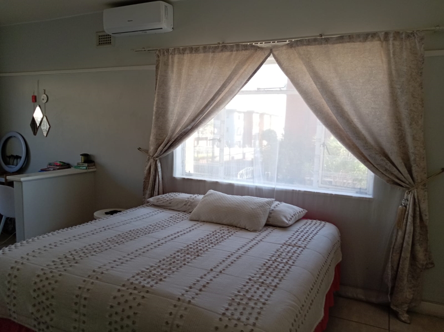 1 Bedroom Property for Sale in Westridge KwaZulu-Natal