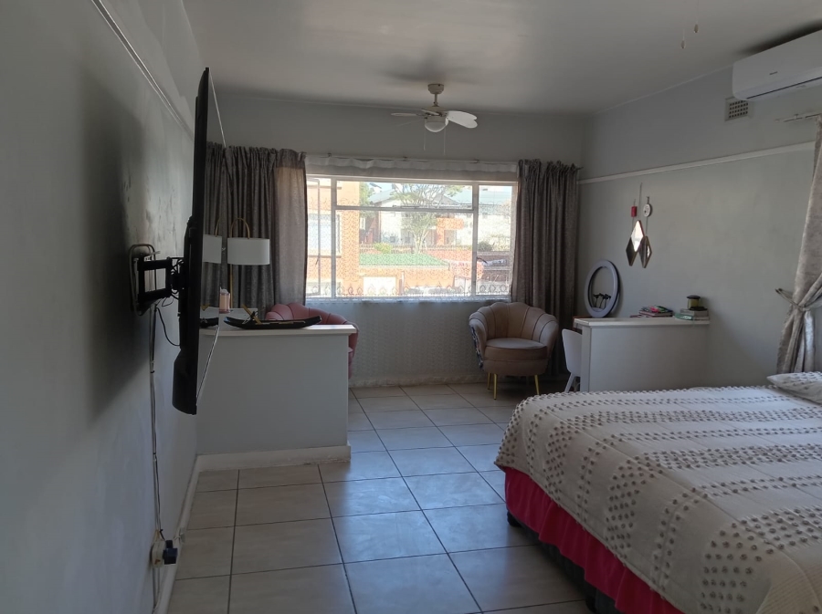 1 Bedroom Property for Sale in Westridge KwaZulu-Natal