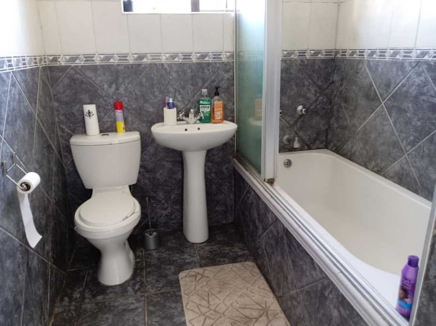 1 Bedroom Property for Sale in Westridge KwaZulu-Natal