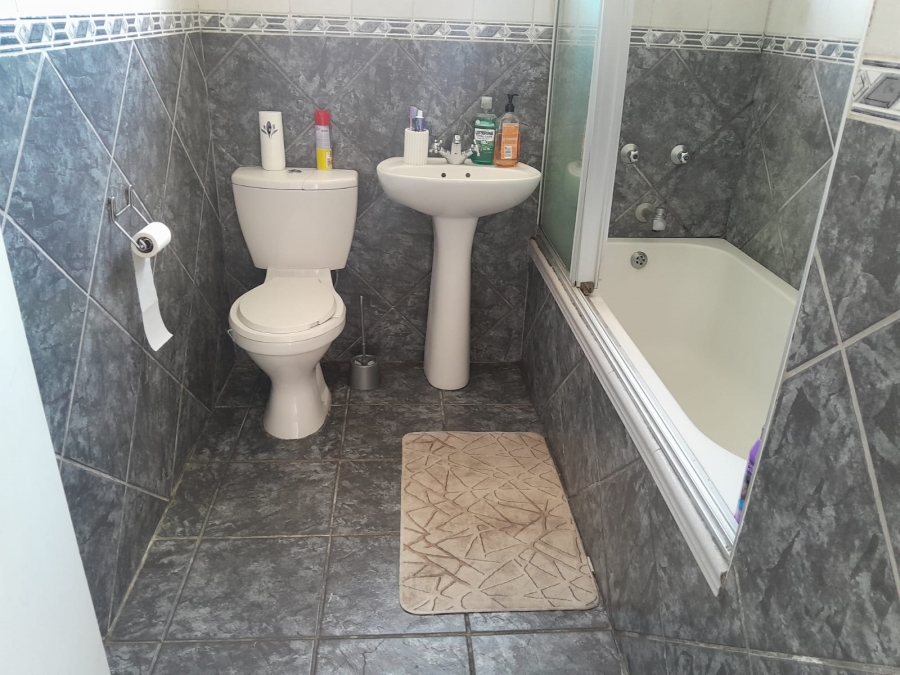 1 Bedroom Property for Sale in Westridge KwaZulu-Natal