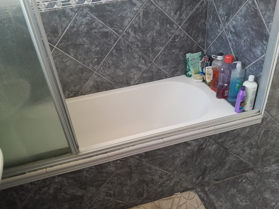 1 Bedroom Property for Sale in Westridge KwaZulu-Natal