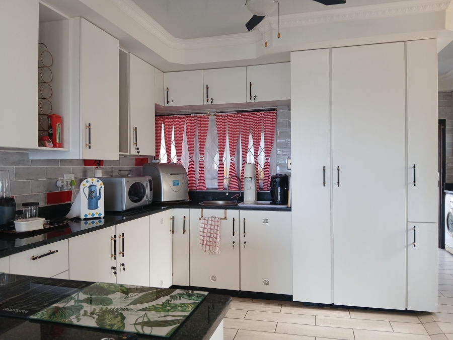 3 Bedroom Property for Sale in Uvongo KwaZulu-Natal
