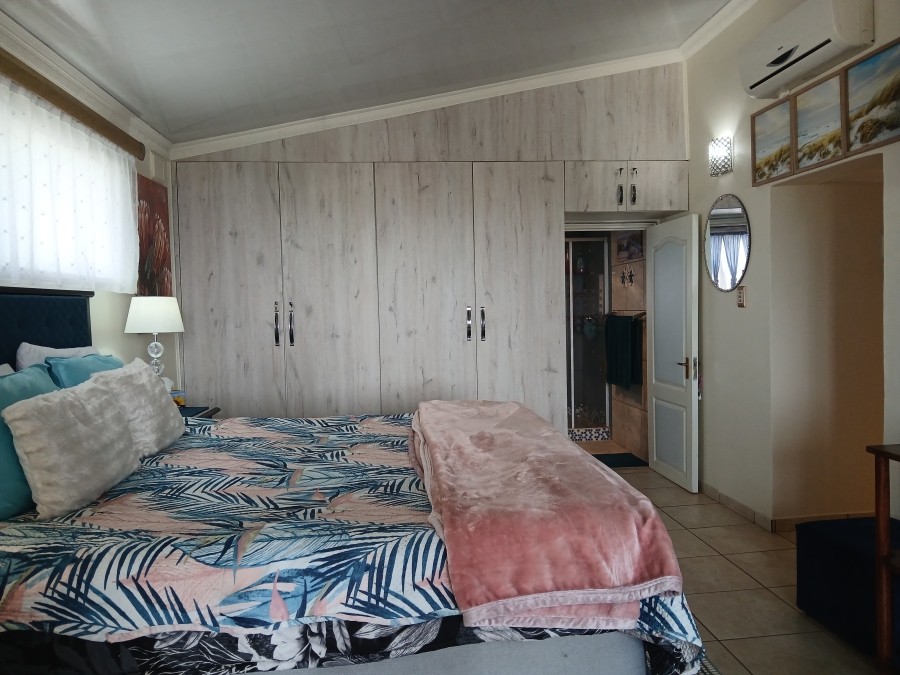 3 Bedroom Property for Sale in Uvongo KwaZulu-Natal
