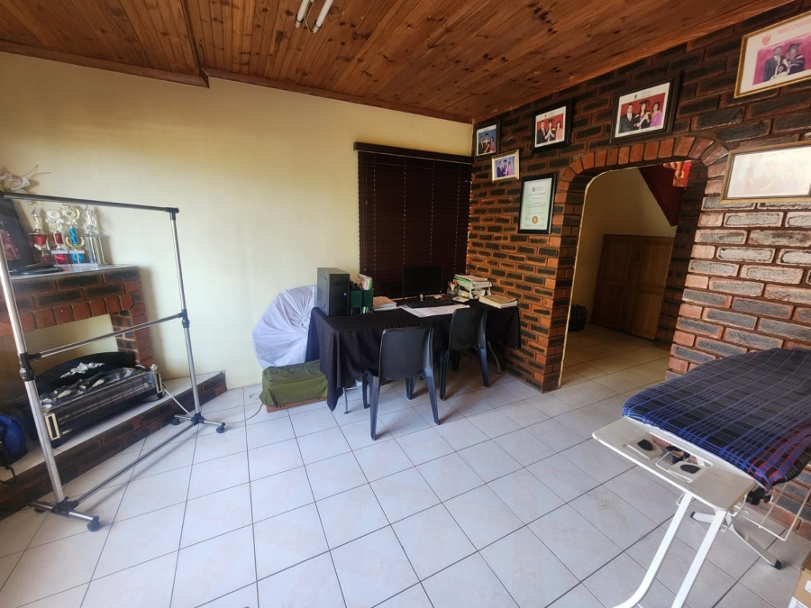 4 Bedroom Property for Sale in Dawncrest KwaZulu-Natal