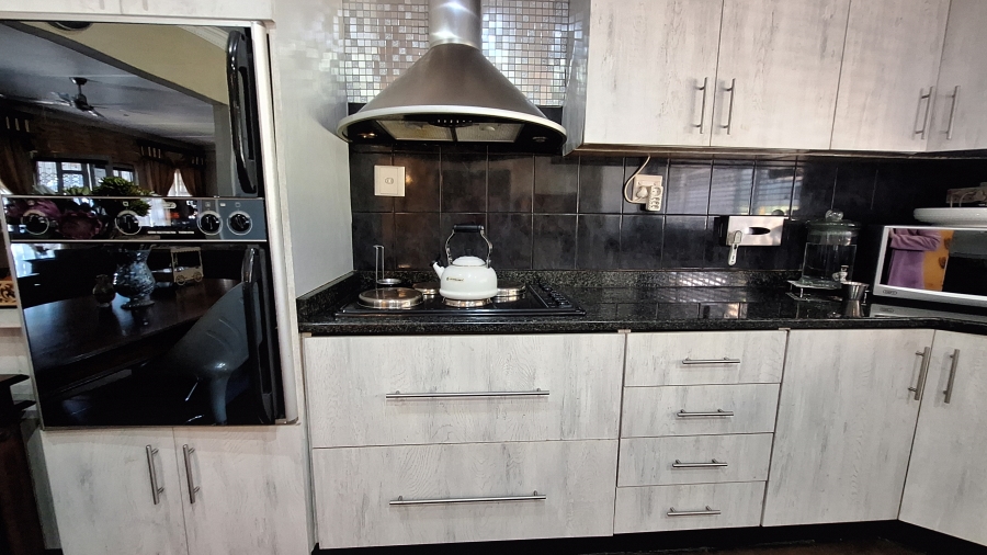 3 Bedroom Property for Sale in Parkside KwaZulu-Natal