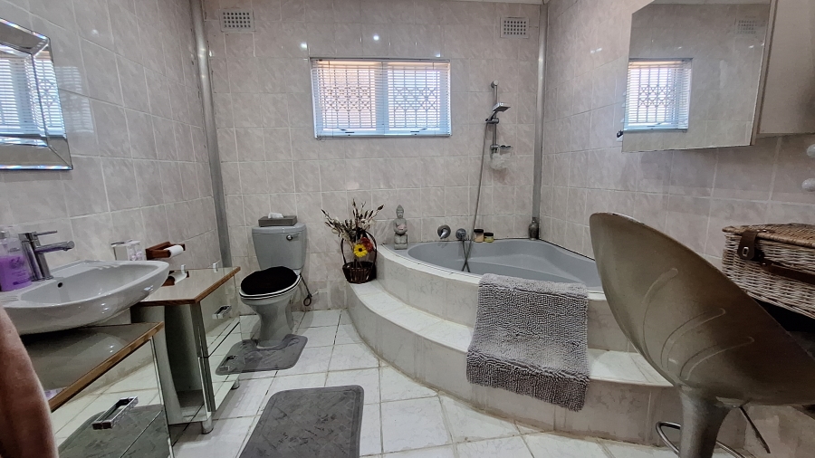 3 Bedroom Property for Sale in Parkside KwaZulu-Natal