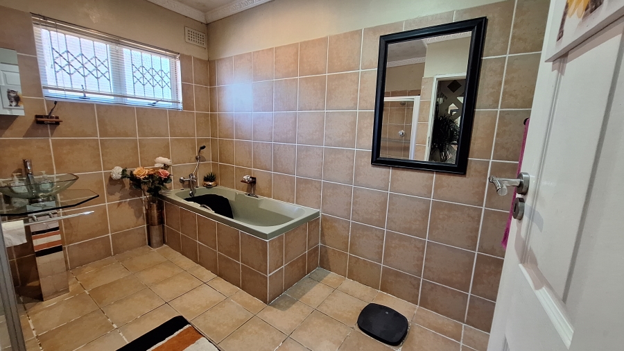 3 Bedroom Property for Sale in Parkside KwaZulu-Natal