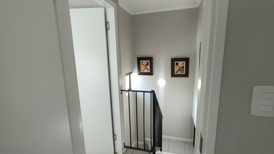 2 Bedroom Property for Sale in Waterfall KwaZulu-Natal