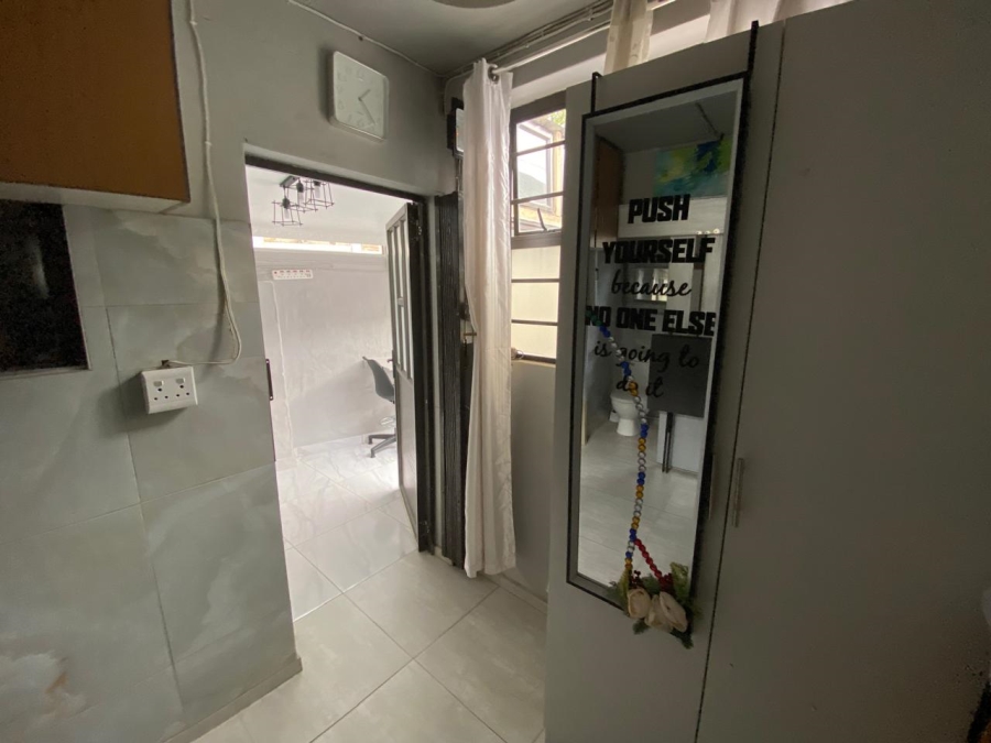 To Let 1 Bedroom Property for Rent in Montclair KwaZulu-Natal