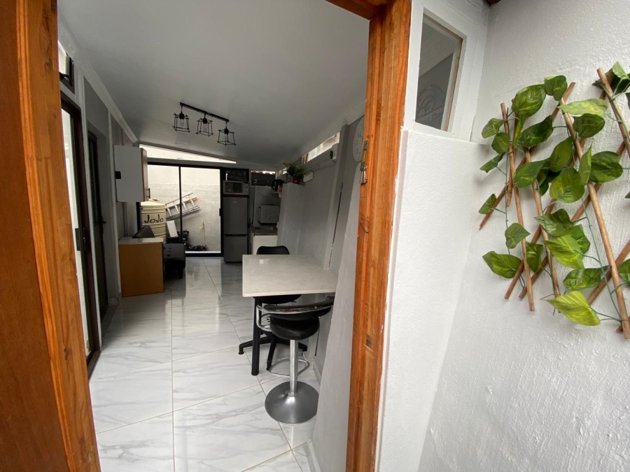 To Let 1 Bedroom Property for Rent in Montclair KwaZulu-Natal