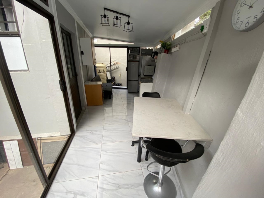 To Let 1 Bedroom Property for Rent in Montclair KwaZulu-Natal