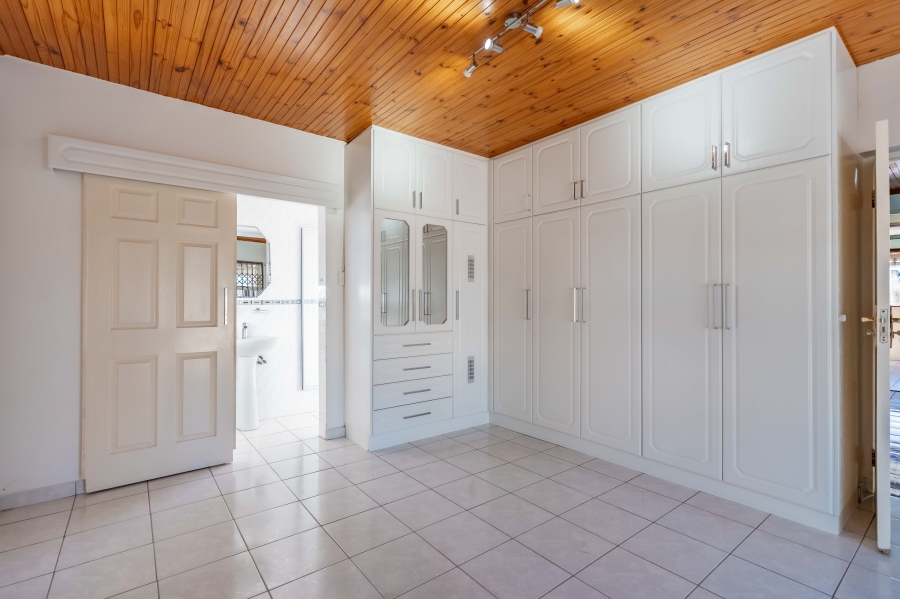 5 Bedroom Property for Sale in Reservoir Hills KwaZulu-Natal