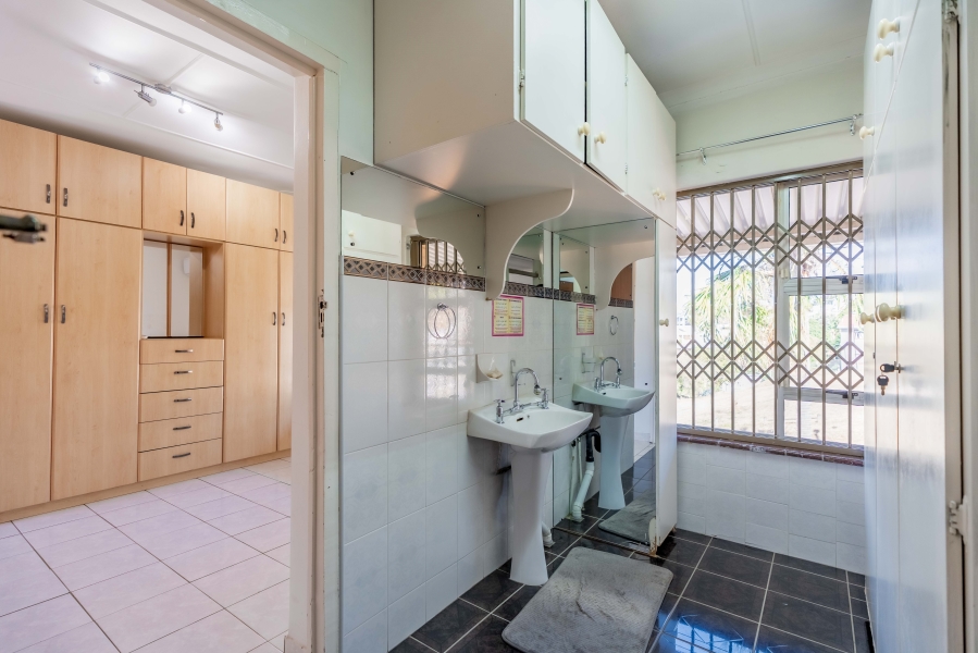 5 Bedroom Property for Sale in Reservoir Hills KwaZulu-Natal