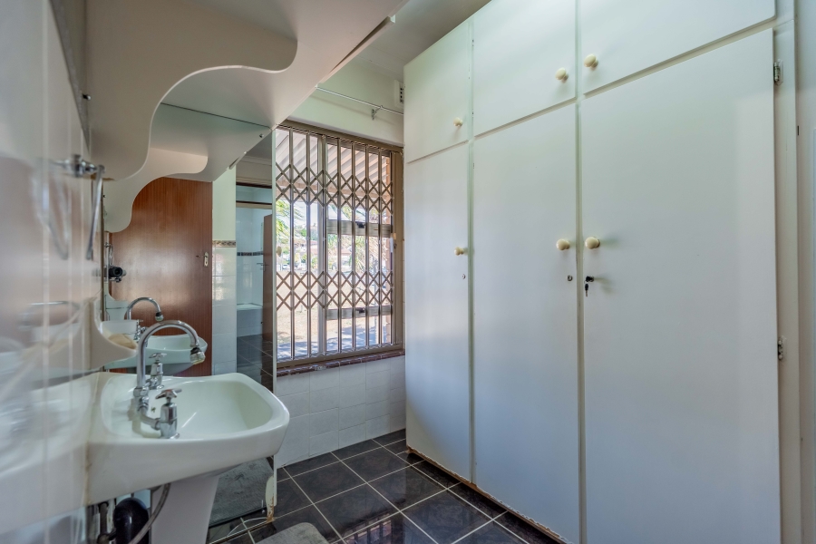 5 Bedroom Property for Sale in Reservoir Hills KwaZulu-Natal