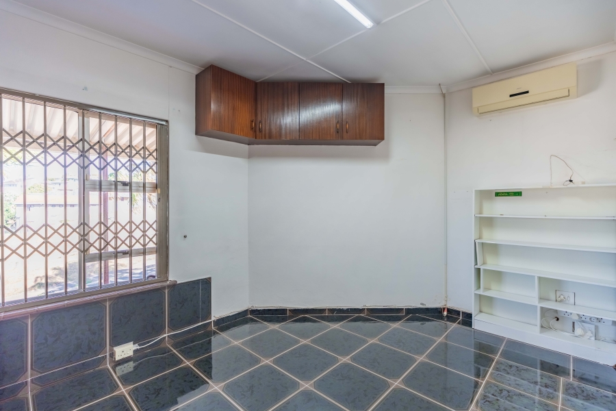 5 Bedroom Property for Sale in Reservoir Hills KwaZulu-Natal