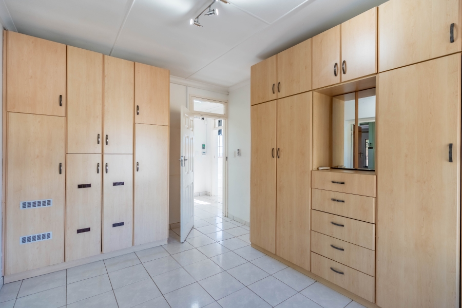 5 Bedroom Property for Sale in Reservoir Hills KwaZulu-Natal
