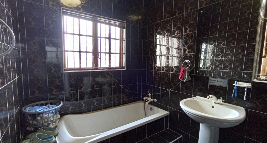 5 Bedroom Property for Sale in Reservoir Hills KwaZulu-Natal