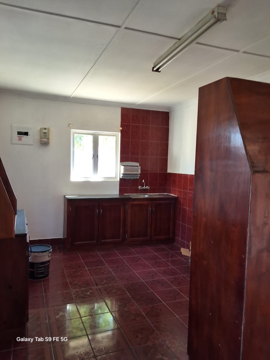 6 Bedroom Property for Sale in Veld En Vlei KwaZulu-Natal