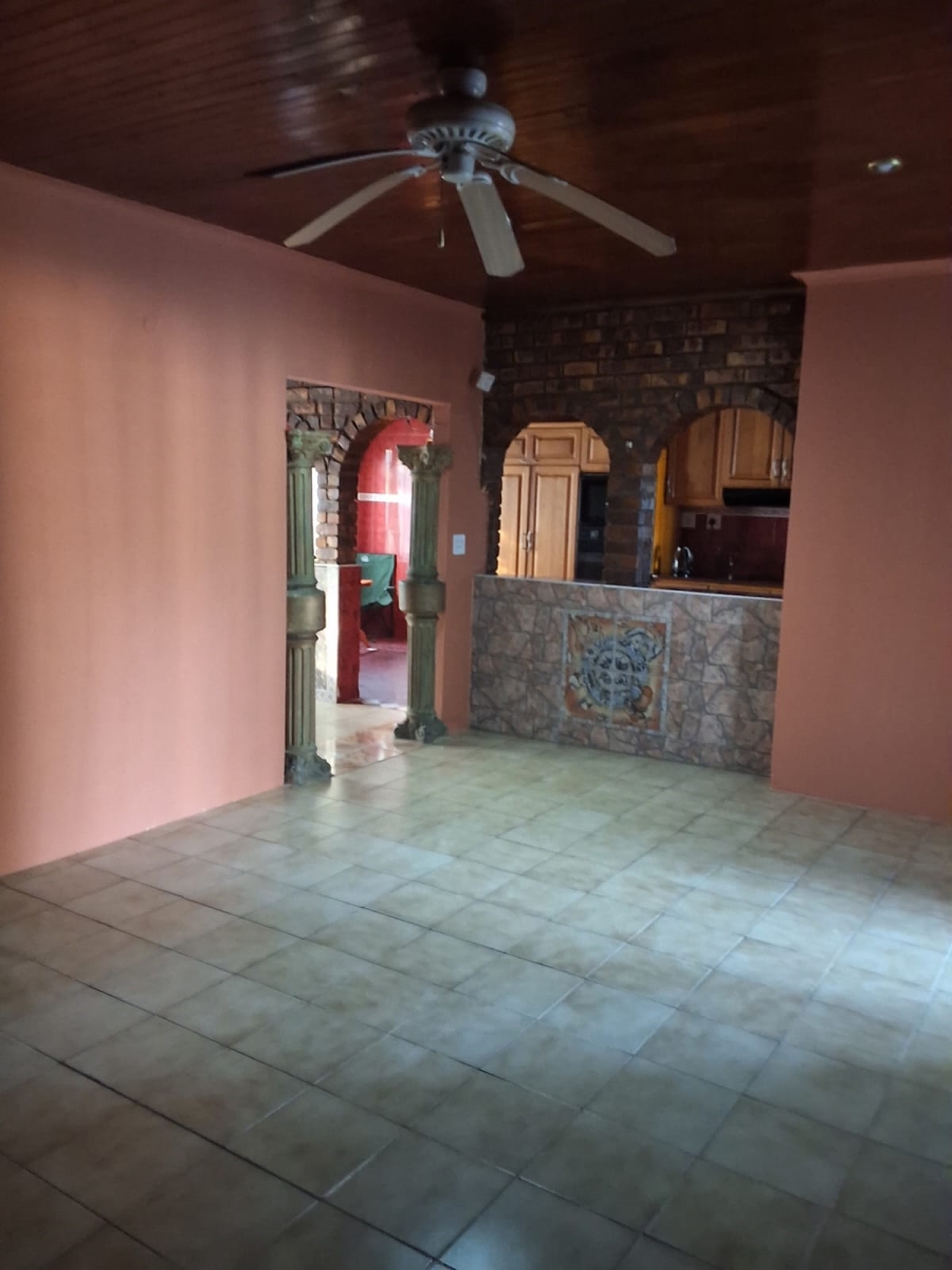 6 Bedroom Property for Sale in Veld En Vlei KwaZulu-Natal