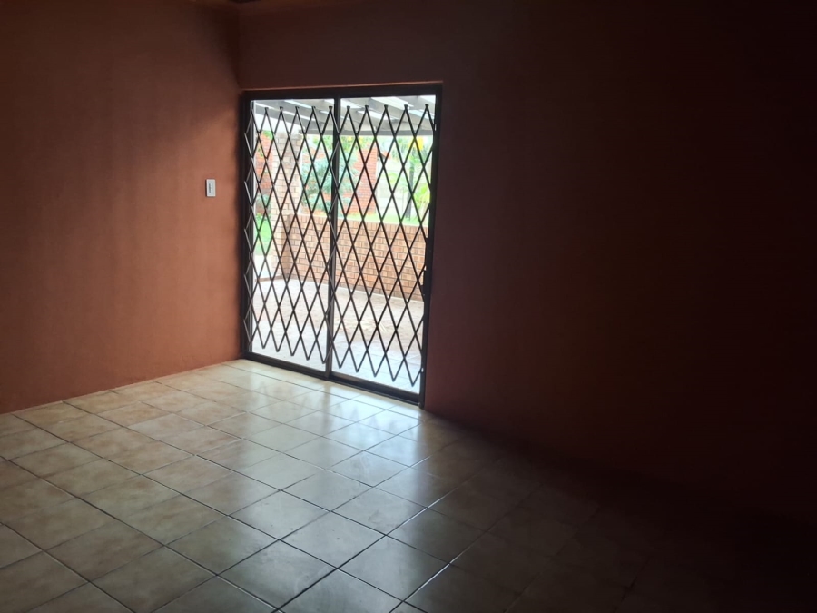 6 Bedroom Property for Sale in Veld En Vlei KwaZulu-Natal