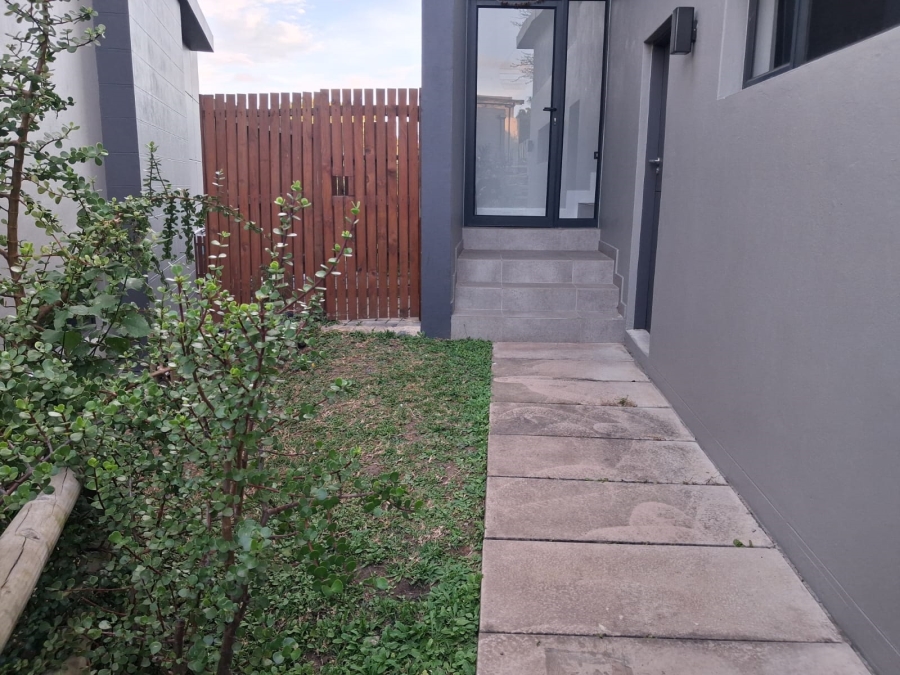To Let 2 Bedroom Property for Rent in Palm Lakes Estate KwaZulu-Natal