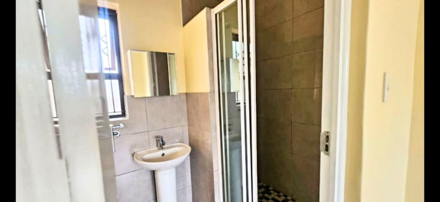 2 Bedroom Property for Sale in Waterways KwaZulu-Natal